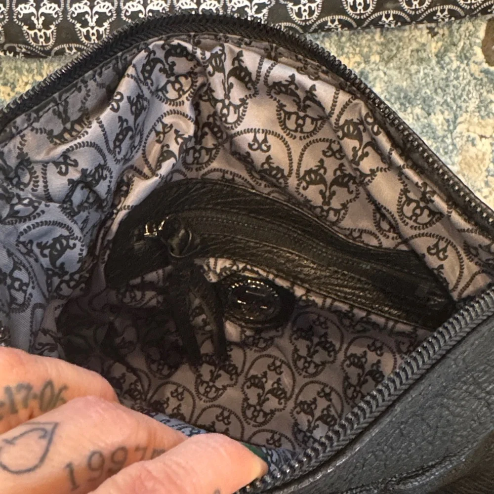 Thomas Wylde Black Textured Clutch with charcoal/pewter rhinestone skull - Picture 9 of 13